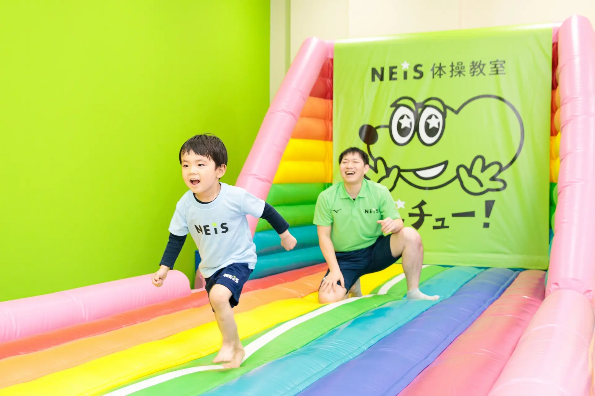 オリジナルエアートランポリン開発・製造開始